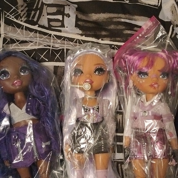 DOLLS - Picture 16 of 17